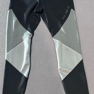 NikeBlack and Gray Athletic Leggings Sz M